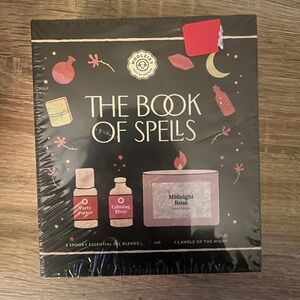 WOOLZIES Book of Spells Gift Set Two Essential Oils + Candle Spooky Aromatherapy